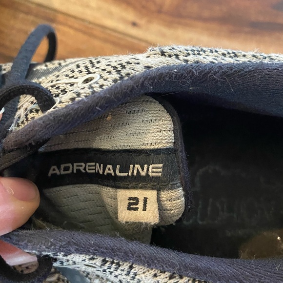 Brooks Adrenaline 21 men’s 8.5 tennis shoes. - Picture 2 of 7